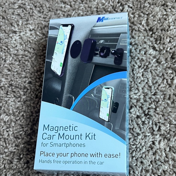 Black Magnetic Car Mount Kit for Smartphones - Picture 1 of 2